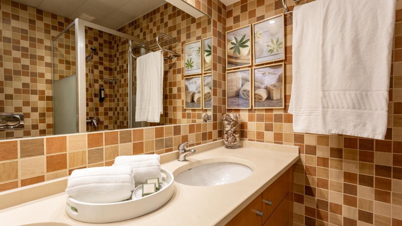 קווארטיירה Divine Marina Apartment W/ Pool & Garden By Lovelystay מראה חיצוני תמונה